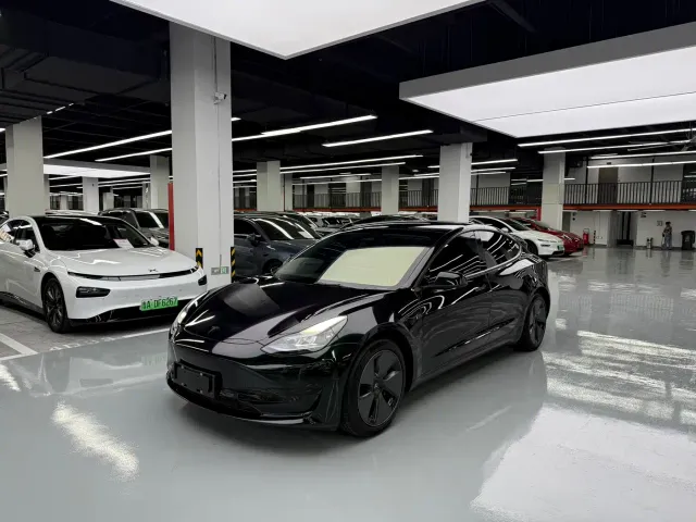 Фотография автомобиля — Tesla Model 3