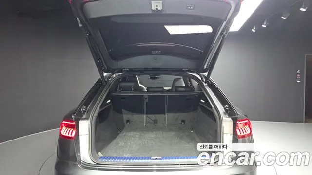 Audi Q8 55 TFSI quattro Premium — Фото автомобиля 20