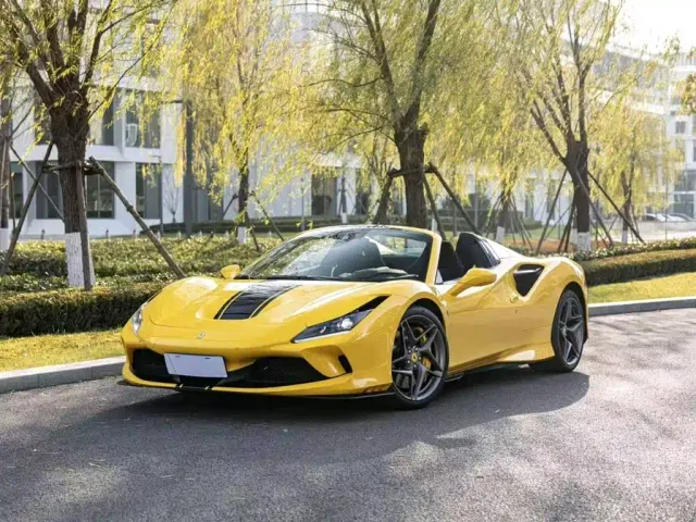 Фотография автомобиля — Ferrari F8