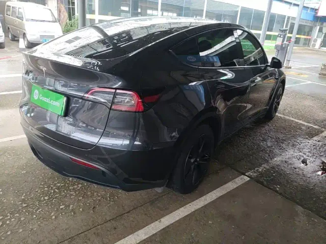 Tesla Model Y — Фото автомобиля 7