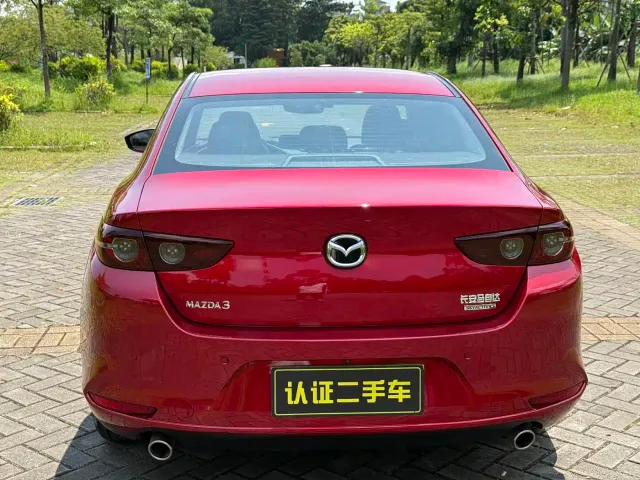 Mazda Axela — Фото автомобиля 5