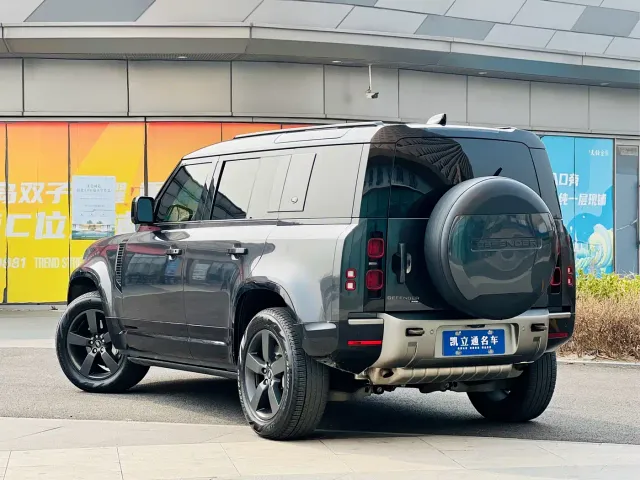 Land Rover Defender — Фото автомобиля 4