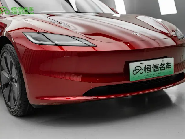 Tesla Model 3 — Фото автомобиля 10