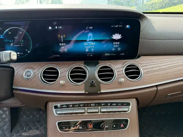 Mercedes-Benz E-Class — Фото автомобиля 9
