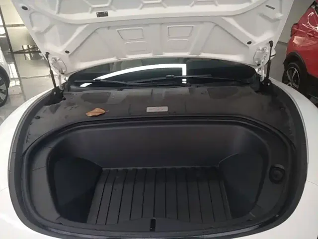 Xiaomi SU7 — Фото автомобиля 19