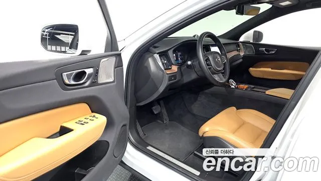 Volvo XC60 2nd Gen — Фото автомобиля 15