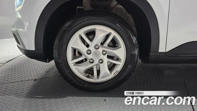 Hyundai Venue — Фото автомобиля 5