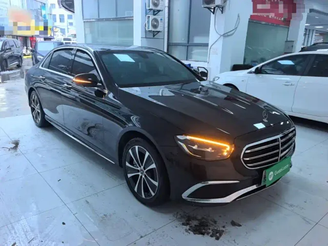 Mercedes-Benz E-Class — Фото автомобиля 3