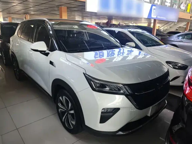 Wuling Asta — Фото автомобиля 3