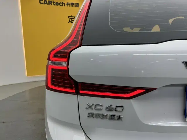 Volvo XC60 — Фото автомобиля 10