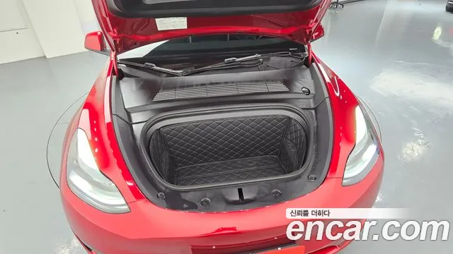 Tesla Model Y — Фото автомобиля 9