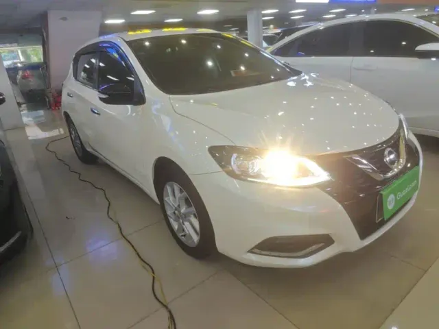 Nissan Tiida — Фото автомобиля 3