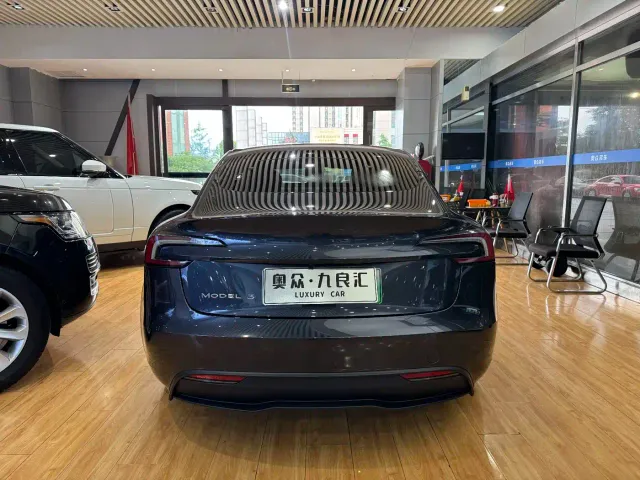 Tesla Model 3 — Фото автомобиля 16