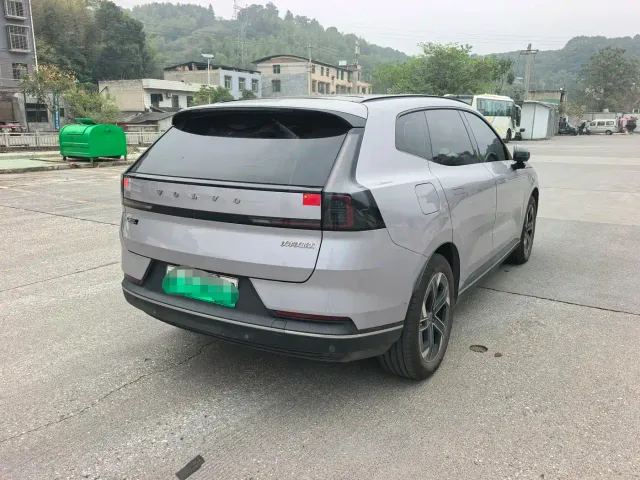 Volvo XC70 Plug-in Hybrid — Фото автомобиля 9