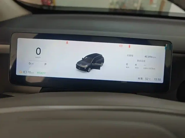 Leapmotor B10 — Фото автомобиля 11