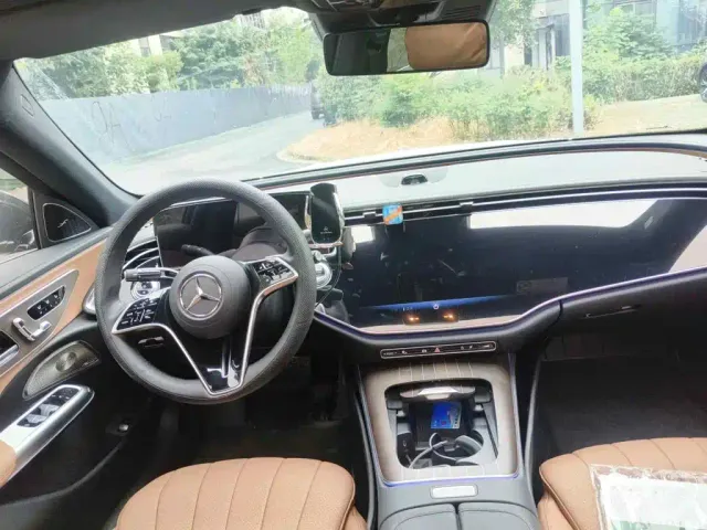 Mercedes-Benz E-Class — Фото автомобиля 12