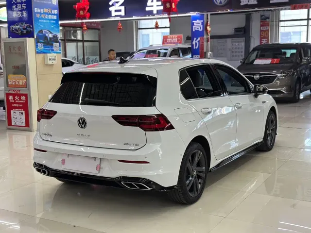 Volkswagen Golf — Фото автомобиля 14