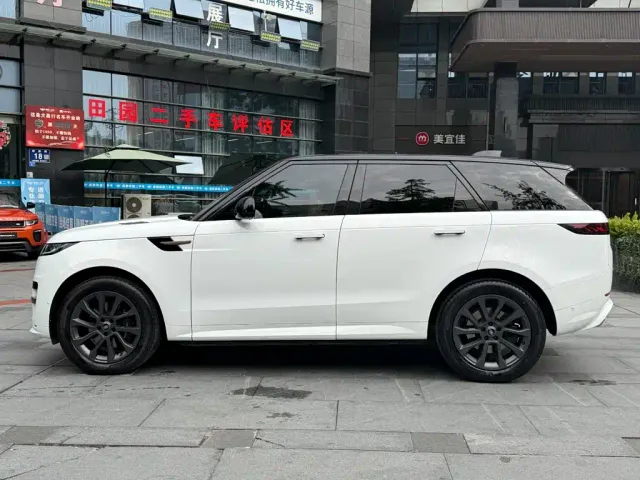 Land Rover Range Rover Sport — Фото автомобиля 3