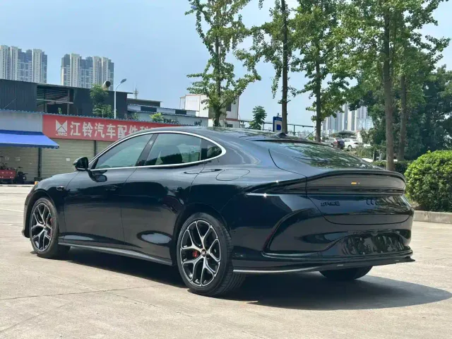 IM Motors L6 — Фото автомобиля 7