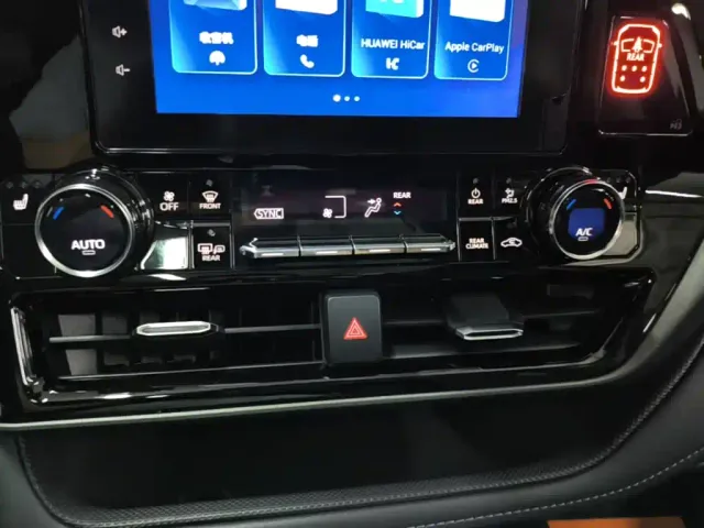 Toyota Highlander — Фото автомобиля 12