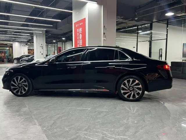 Mercedes-Benz E-Class — Фото автомобиля 8