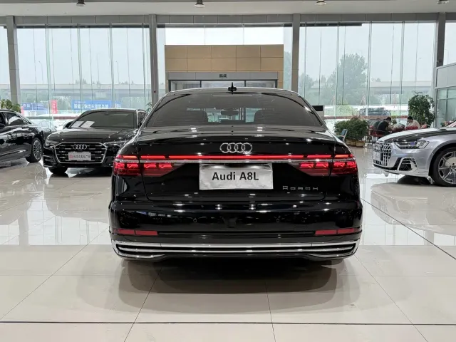 Audi A8 — Фото автомобиля 4