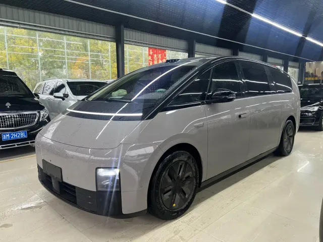 Li Auto MEGA — Фото автомобиля 3