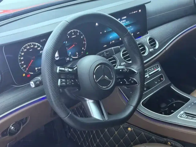 Mercedes-Benz E-Class — Фото автомобиля 12