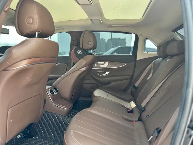 Mercedes-Benz E-Class — Фото автомобиля 8