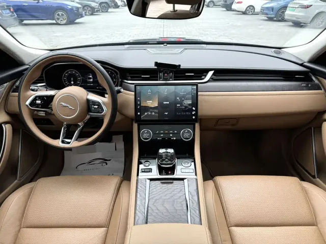 Jaguar XFL — Фото автомобиля 6