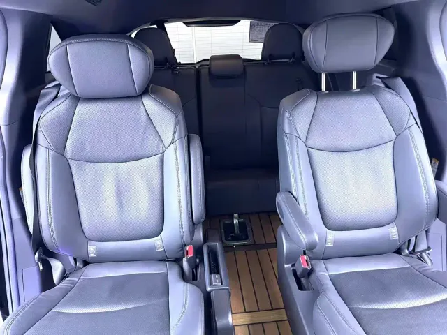 Toyota Sienna — Фото автомобиля 12