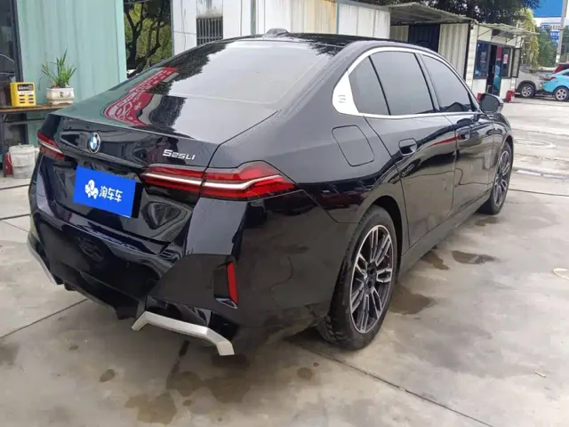 BMW 5 Series — Фото автомобиля 3