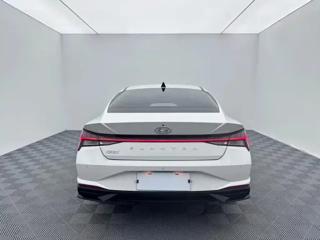 Hyundai Elantra — Фото автомобиля 5