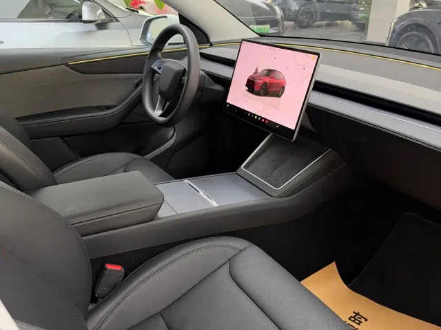 Tesla Model Y — Фото автомобиля 8