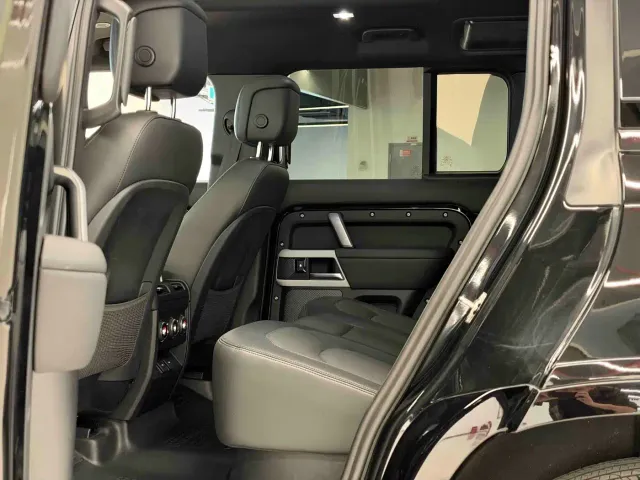 Land Rover Defender — Фото автомобиля 9
