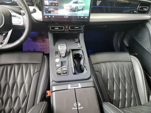 GAC Trumpchi GS8 — Фото автомобиля 13
