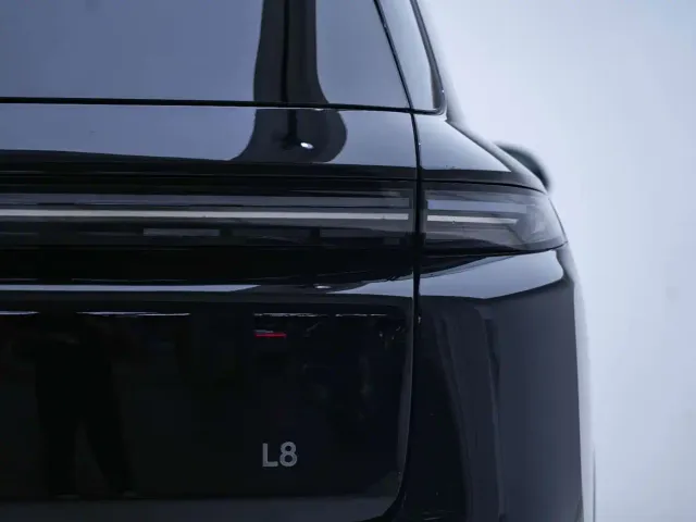 Li Auto L8 — Фото автомобиля 14