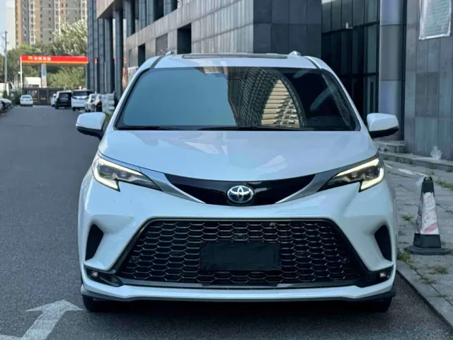 Фотография автомобиля — Toyota Granvia