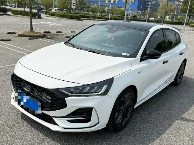 Ford Focus — Фото автомобиля 3