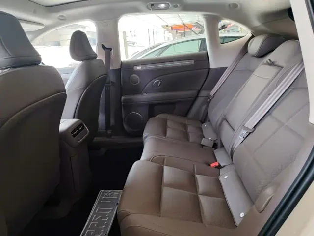 IM Motors LS6 — Фото автомобиля 16