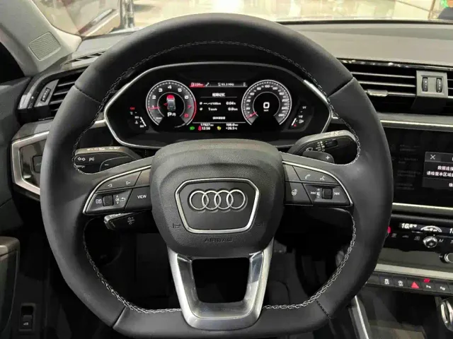 Audi Q3 — Фото автомобиля 9