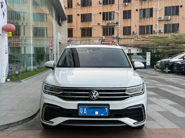 Volkswagen Tiguan L — Фото автомобиля 2