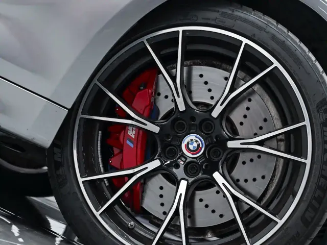BMW M5 — Фото автомобиля 6