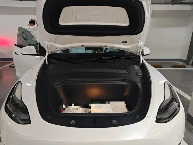 Tesla Model Y — Фото автомобиля 21