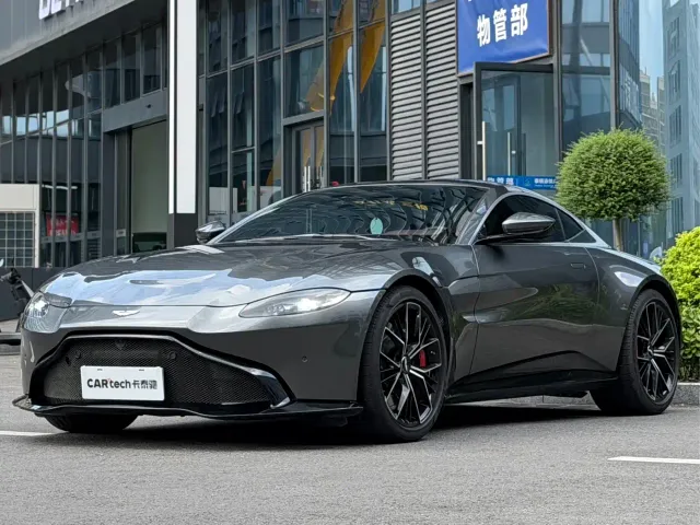 Фотография автомобиля — Aston Martin V8 Vantage