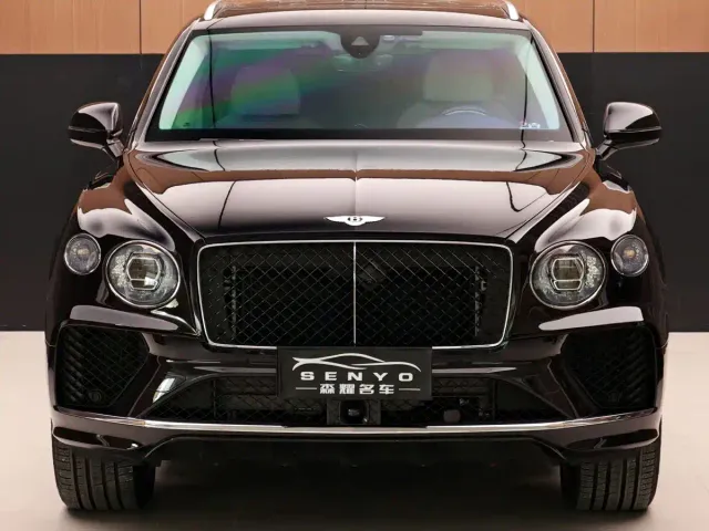 Bentley Bentayga — Фото автомобиля 2
