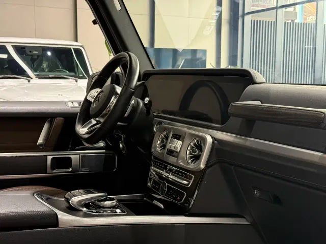 Mercedes-Benz G-Class — Фото автомобиля 12