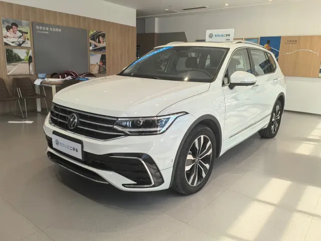Фотография автомобиля — Volkswagen Tiguan L