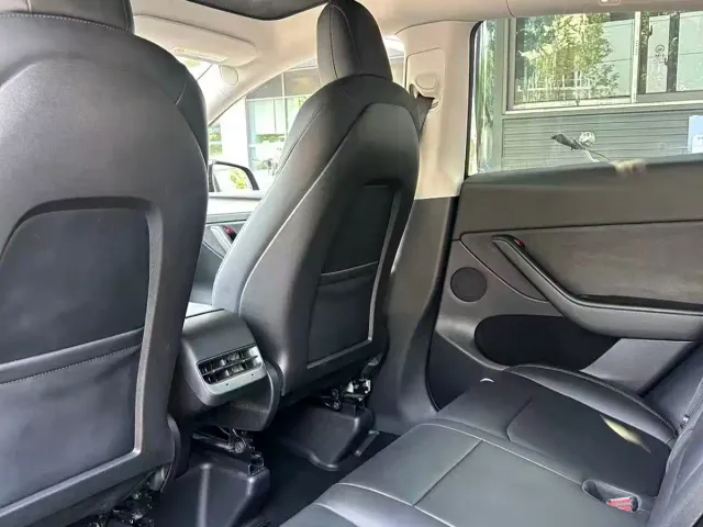 Tesla Model Y — Фото автомобиля 8