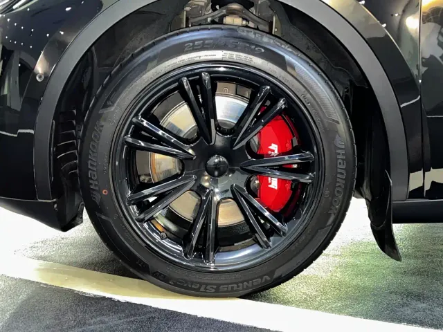 Tesla Model Y — Фото автомобиля 16